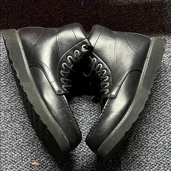 Lugz Men's Sleek Black Leather Boots - Picture 4 of 6
